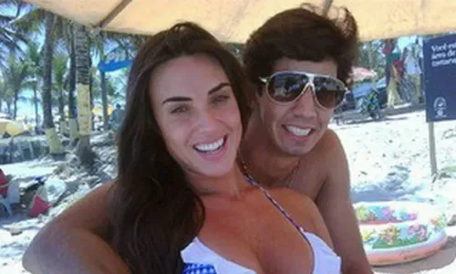 
				
					Namoro com Nicole Bahls e filho de ex-prefeito: quem é Victor Ramos
				
				