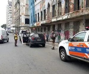 
				
					Moradores de Salvador enfrentam transtornos com estacionamento nas ruas
				
				