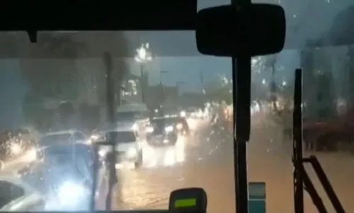 
				
					Ilhéus registra alagamentos devido a chuva forte
				
				