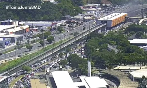 
				
					Manifestação causa transtorno no trânsito da avenida ACM
				
				