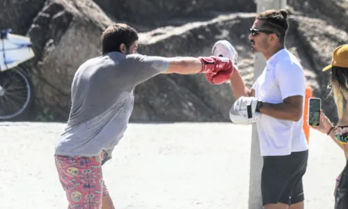 
				
					Chay Suede faz treino intenso em orla do Rio de Janeiro; FOTOS
				
				