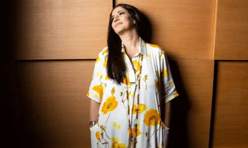 
				
					Belô Velloso lançará novo EP com músicas do tio Caetano Veloso
				
				