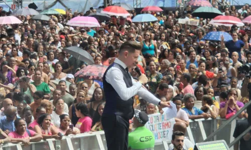 
				
					Fiéis lotam Fonte Nova em culto do Bispo Bruno Leonardo; veja fotos
				
				