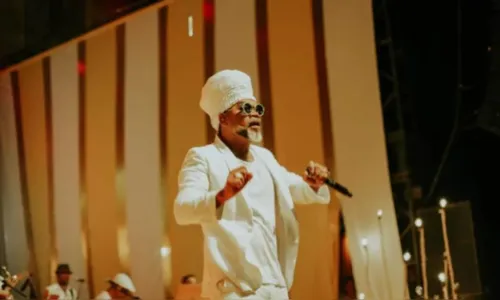 
				
					Carlinhos Brown faz show gratuito em shopping de Salvador
				
				