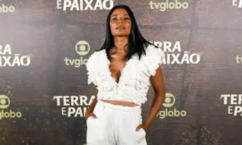 
				
					'Terra e Paixão': Elenco marca presença em festa de lançamento da novela
				
				