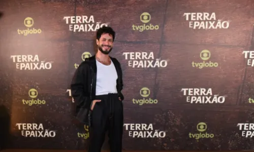 
				
					'Terra e Paixão': Elenco marca presença em festa de lançamento da novela
				
				