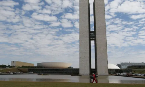 
				
					Congresso aprova reajuste de 9% para servidores do Executivo
				
				