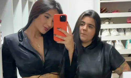 
				
					Yasmin Santos e namorada são assaltadas em casa: 'Arma na cabeça'
				
				