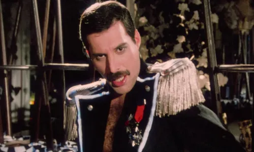 
				
					Ex-namorada de Freddie Mercury receberá R$ 250 milhões por filme do artista
				
				