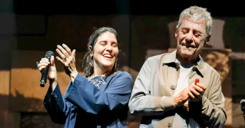 
				
					Chico Buarque e Mônica Salmaso cantam em Salvador neste fim de semana
				
				