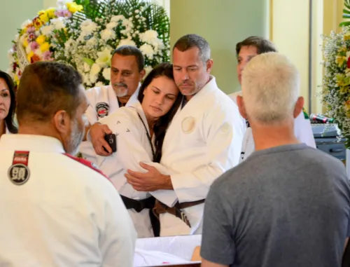 Família e amigos velam lutador Robson Gracie no Rio de Janeiro
