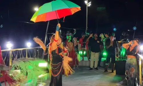 
				
					Mesmo com chuva, público curte shows de Daniela Mercury e Olodum
				
				