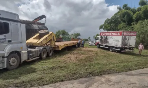 
				
					Caminhão-tanque que pegou fogo na BR-324 é retirado da via
				
				