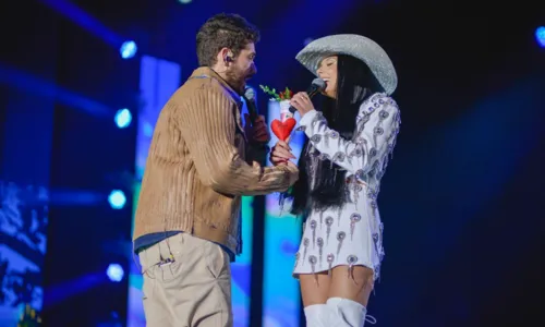 
				
					Em clima de romance, Ana Castela recebe Gustavo Mioto em gravação de DVD
				
				