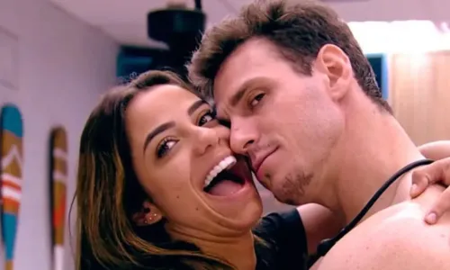 
				
					Ex-BBB Gustavo Benedeti fala sobre namoro com Key: 'não voltaria'
				
				