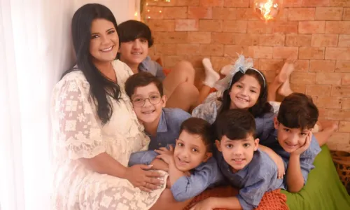 
				
					Mil fraldas no mês e 1kg de leite/dia: conheça a mãe de 6 filhos na BA
				
				