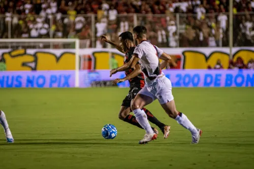 
				
					Vitória é derrotado pelo Atlético-GO em casa e tem 1º revés na Série B
				
				