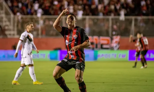 
				
					Vitória não mostra pegada no meio-campo em derrota contra Atlético-GO
				
				