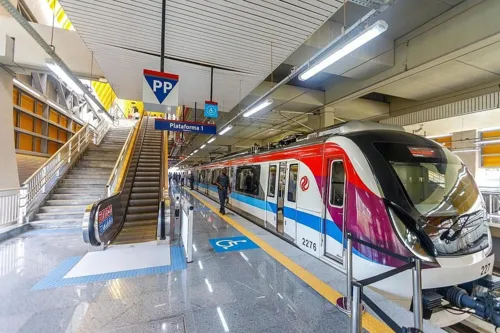 
				
					Metrô de Salvador tem lentidão após cachorro invadir trilhos
				
				