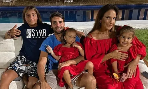 
				
					Ivete Sangalo relembra resposta do filho: 'Eu amo mais meu pai'
				
				