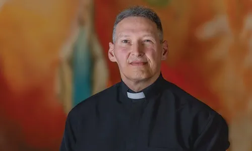 
				
					Padre Marcelo Rossi faz sessão de autógrafos em Salvador
				
				