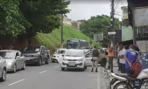 
				
					Terceirizado da Coelba é morto dentro de carro em Salvador
				
				