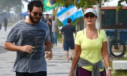 
				
					Casal fitness? Fátima Bernardes e Túlio Gadelha fazem corrida juntos
				
				