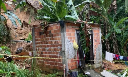 
				
					Amigos fazem vaquinha para ajudar família soterrada em Salvador
				
				