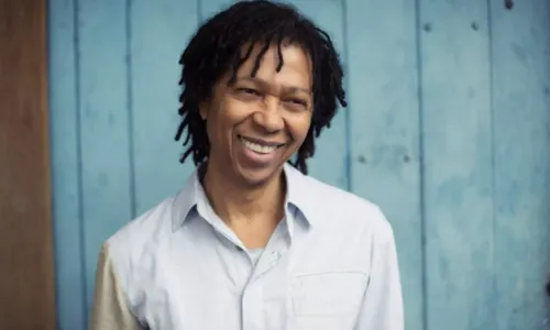 
				
					Djavan expõe rotina após descoberta de distúrbio neurológico
				
				