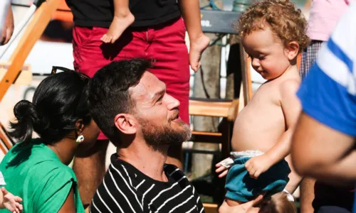 
				
					Emílio Dantas e Edson Celulari levam filhos para brincar na praia; FOTOS
				
				