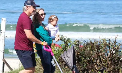 
				
					Emílio Dantas e Edson Celulari levam filhos para brincar na praia; FOTOS
				
				