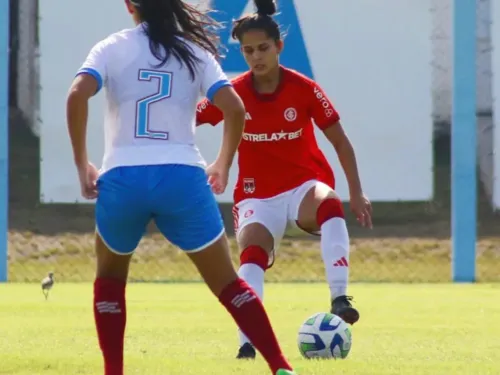 
				
					Bahia perde para o Inter e se complica no Brasileirão Feminino
				
				