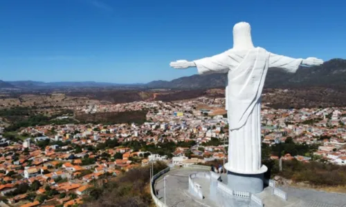 
				
					Macaúbas: como chegar, onde ficar e onde curtir o São João
				
				