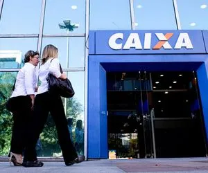 
				
					Caixa anuncia convocação de 800 candidatos do concurso de 2014
				
				