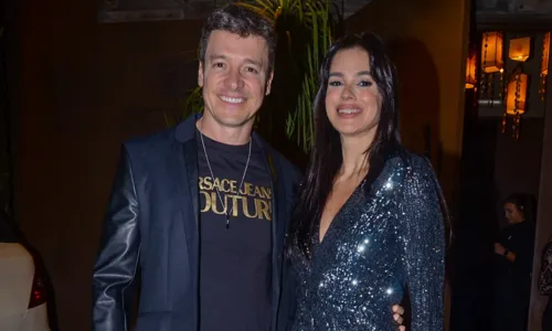 
				
					Celebridades marcam presença no aniversário de Simone Mendes
				
				