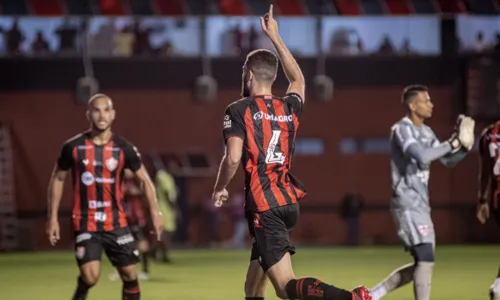 
				
					Vitória se ajusta em campo e conta gol no final para vencer CRB
				
				