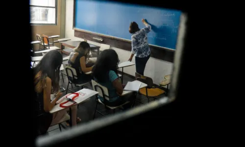 
				
					Pesquisa mostra por que brasileiros deixam escola
				
				