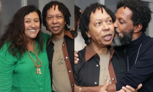 
				
					Famosos tietam Djavan nos bastidores de show no Rio de Janeiro; FOTOS
				
				