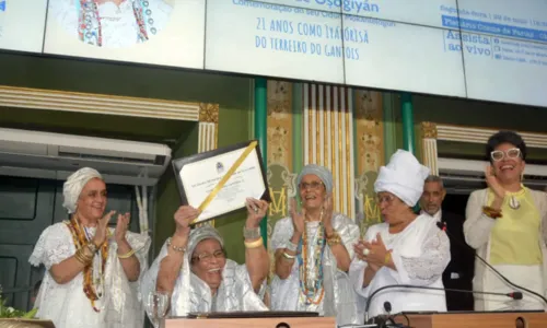 
				
					Mãe Carmen recebe Comenda Maria Quitéria na Câmara de Vereadores
				
				