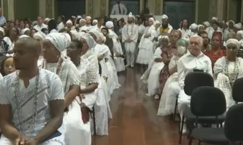 
				
					Mãe Carmen recebe Comenda Maria Quitéria na Câmara de Vereadores
				
				