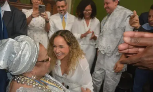 
				
					Mãe Carmen recebe Comenda Maria Quitéria na Câmara de Vereadores
				
				