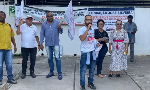 
				
					Trabalhadores da saúde fazem protesto por falta de reajuste salarial
				
				