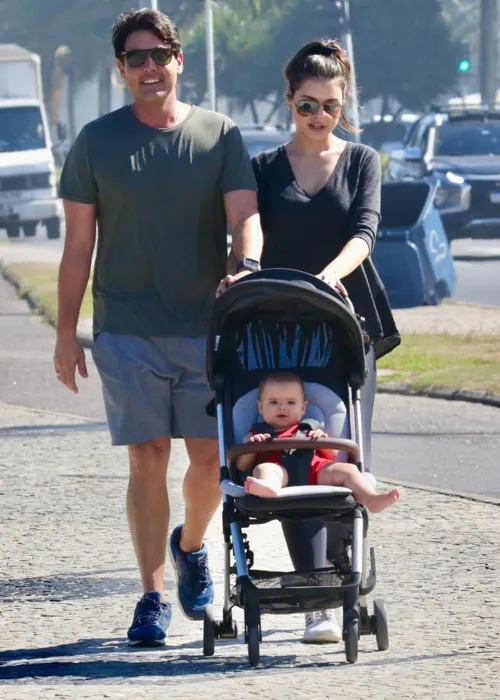 
				
					Bruno De Luca aproveita sol em passeio na Orla do Rio com a família
				
				