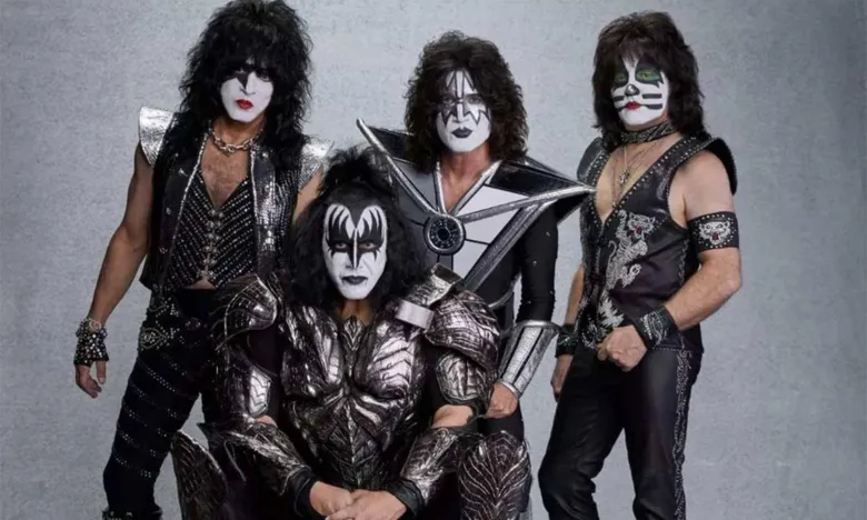 Banda Kiss interrompe show no Brasil após baixista passar mal Banda Kiss interrompe show no Brasil após baixista passar mal