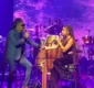 
                  Clara Buarque canta com Carlinhos Brown em público pela primeira vez