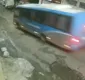 
                  Vídeos mostram micro-ônibus da PM invadindo casa em Plataforma; veja