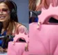 
                  Anitta surge com bolsa em formato de vagina e chama atenção da web