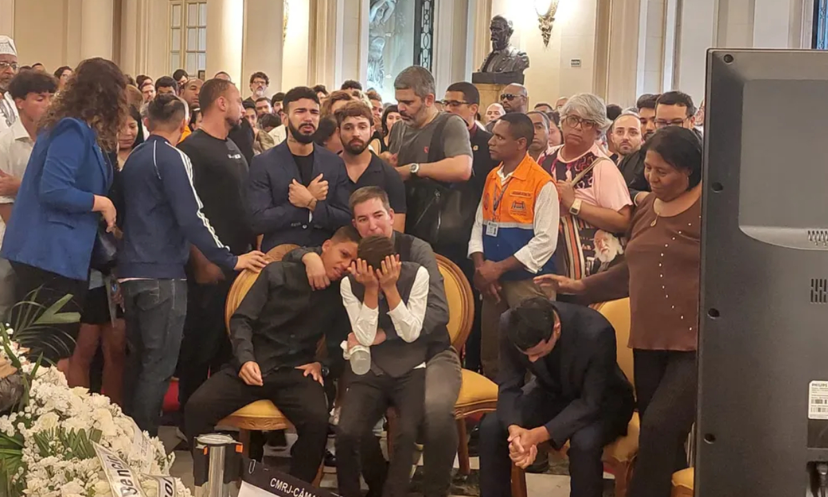 David Miranda Rio David Miranda é velado sob forte comoção de marido e filhos no RJ