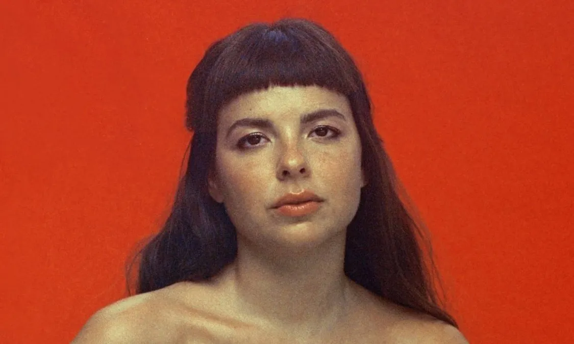 Álbum 'ARREPIADA', de Júlia Mestre, ganha edição em vinil
