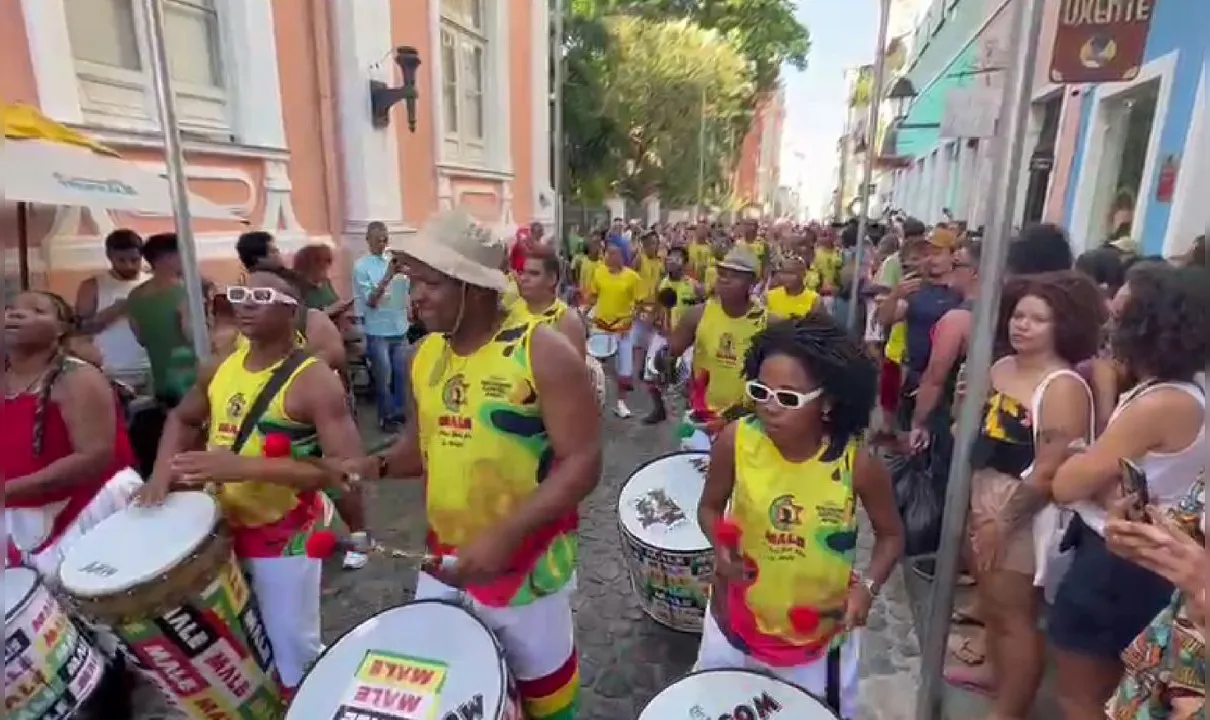 Frevo, axé e samba: ritmos do carnaval tomam conta do Pelourinho